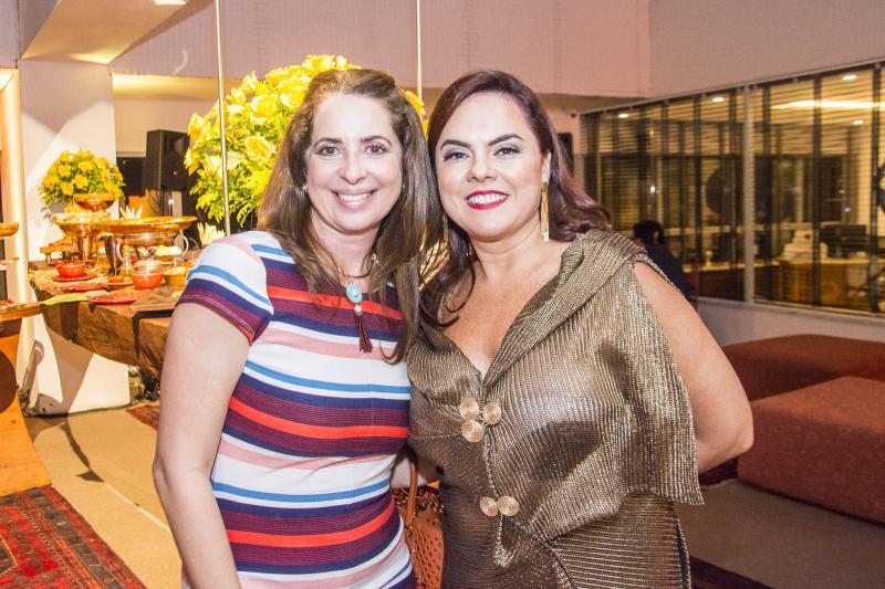 Denise Cavalcante brinda seu aniversário em noite de charme e ...